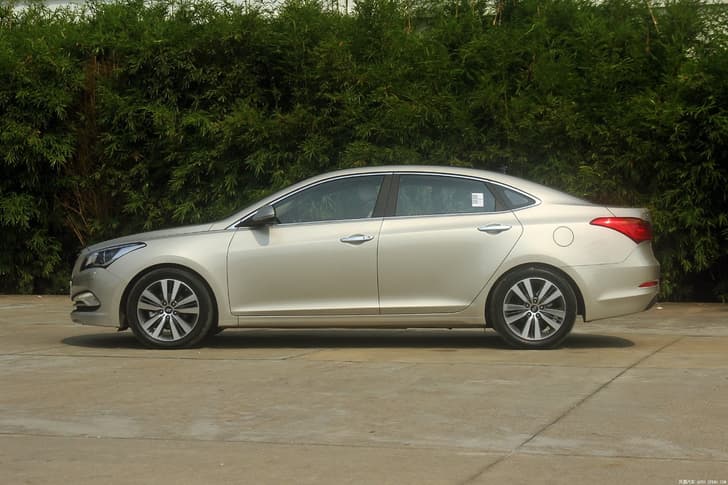 New Hyundai Mistra saloon photo gallery